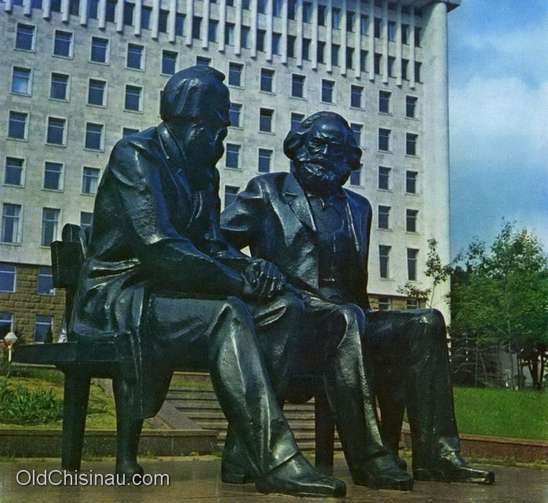 памятник.JPG