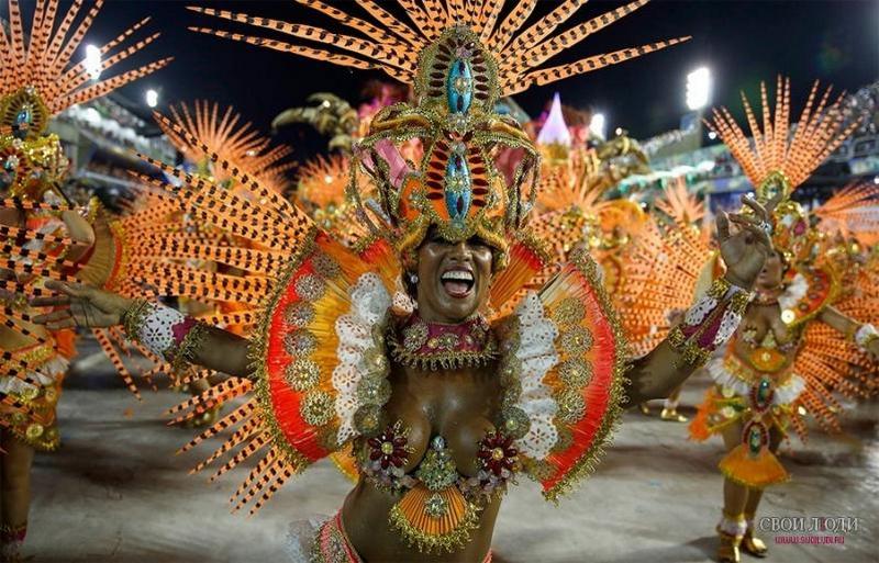 Carnaval () Обнаженные сцены < ANCENSORED