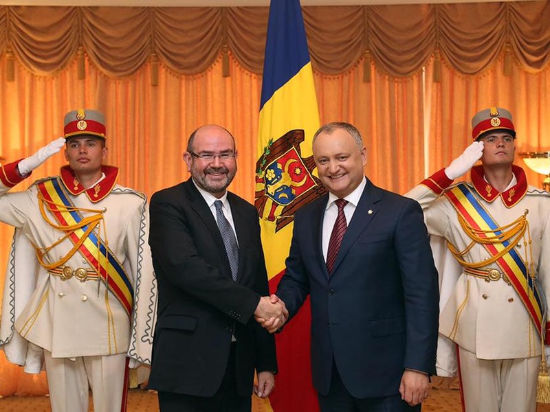 додон посол 1.jpg