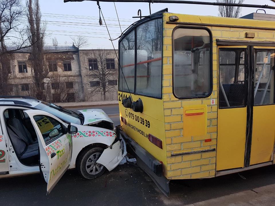 accident-troleu2 (1).jpg